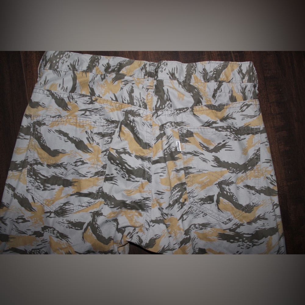 Levi's Men’s Camouflage Pants - Picture 6 of 7